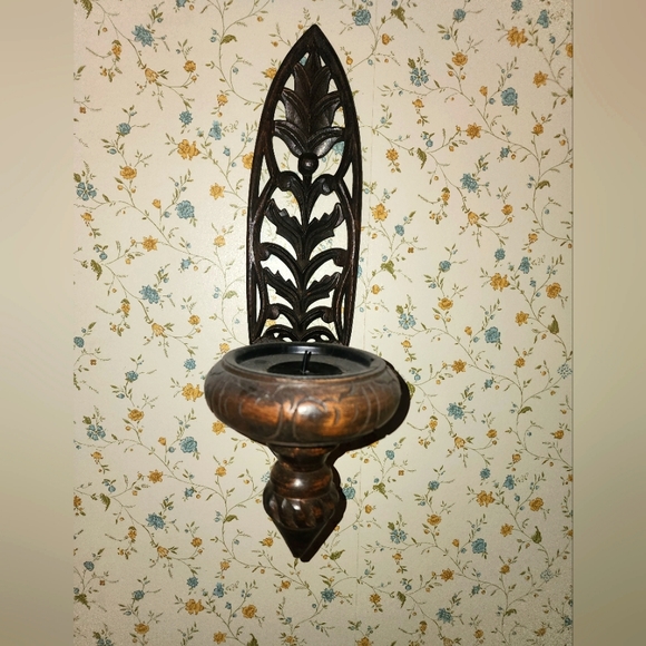 Handcarved sconce pair, 17" height, 5"width. Great Condition. - Picture 1 of 9